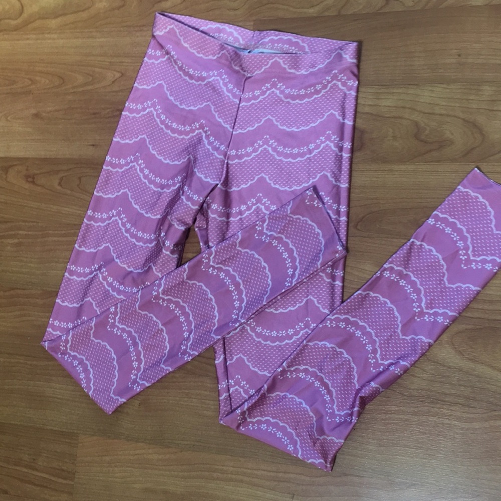 Modcloth lace print leggings
